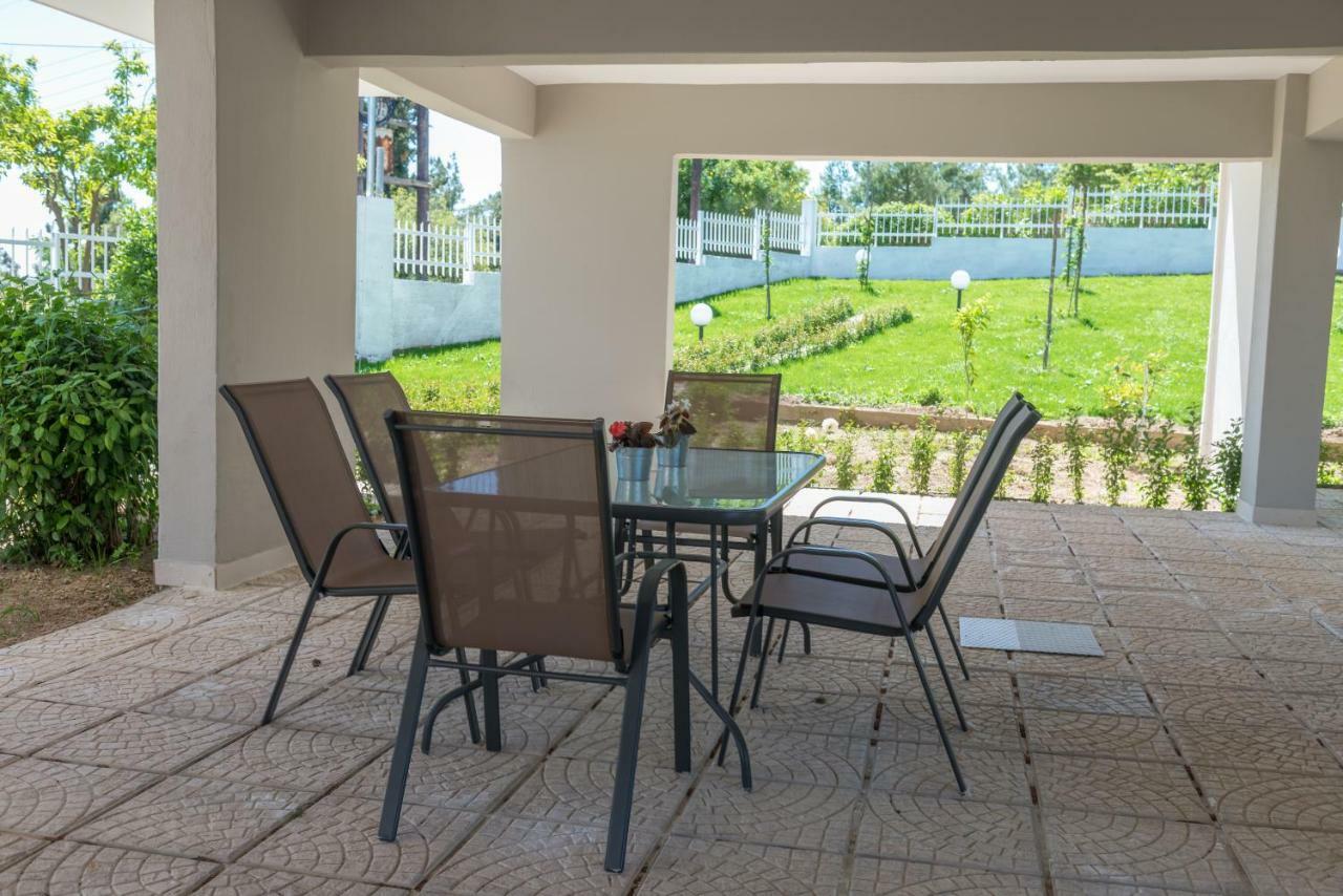 Georgalas Rest Apartments Nea Kallikrateia Eksteriør billede